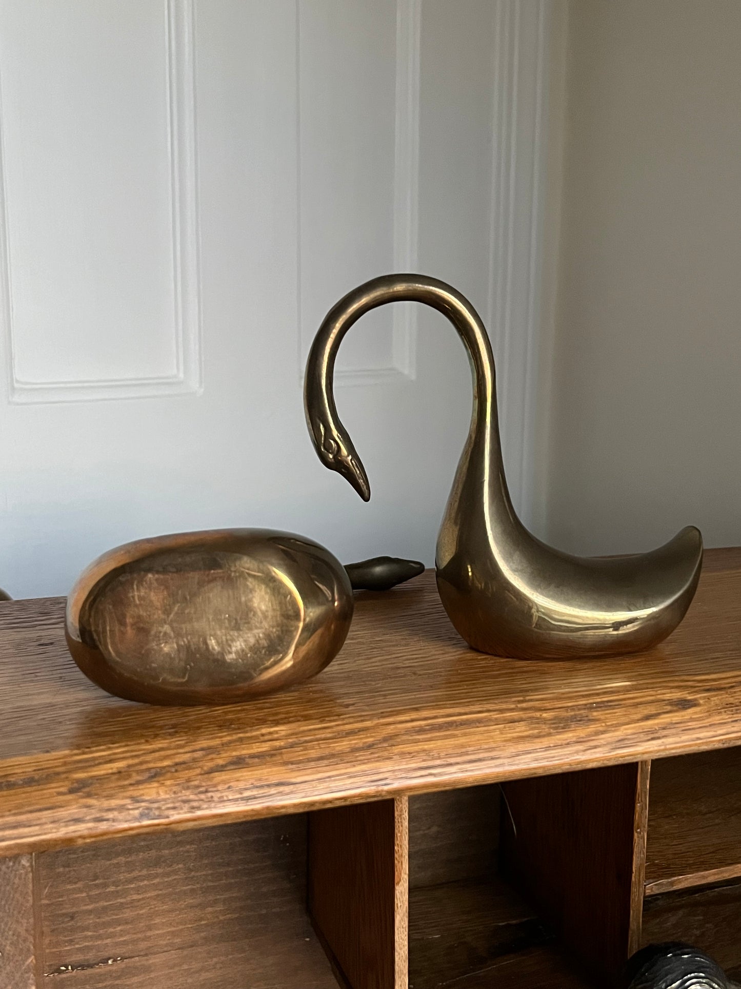 Vintage Brass Swan Sculptures – Elegant Mid-Century Modern Hollywood Regency Decor
