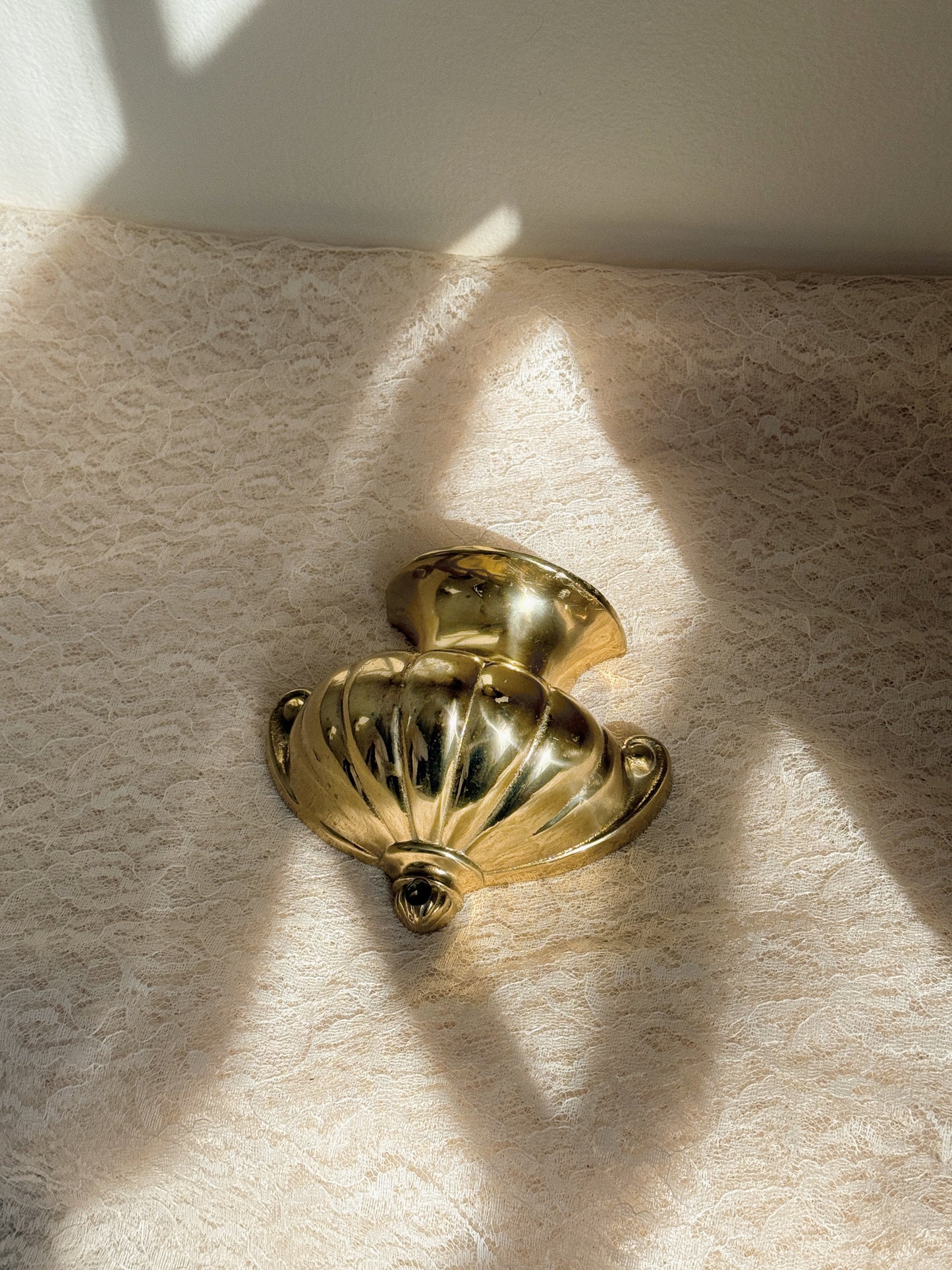 Vintage 1989 Bombay Co. Inc. Solid Brass Wall Pocket Urn Vase
