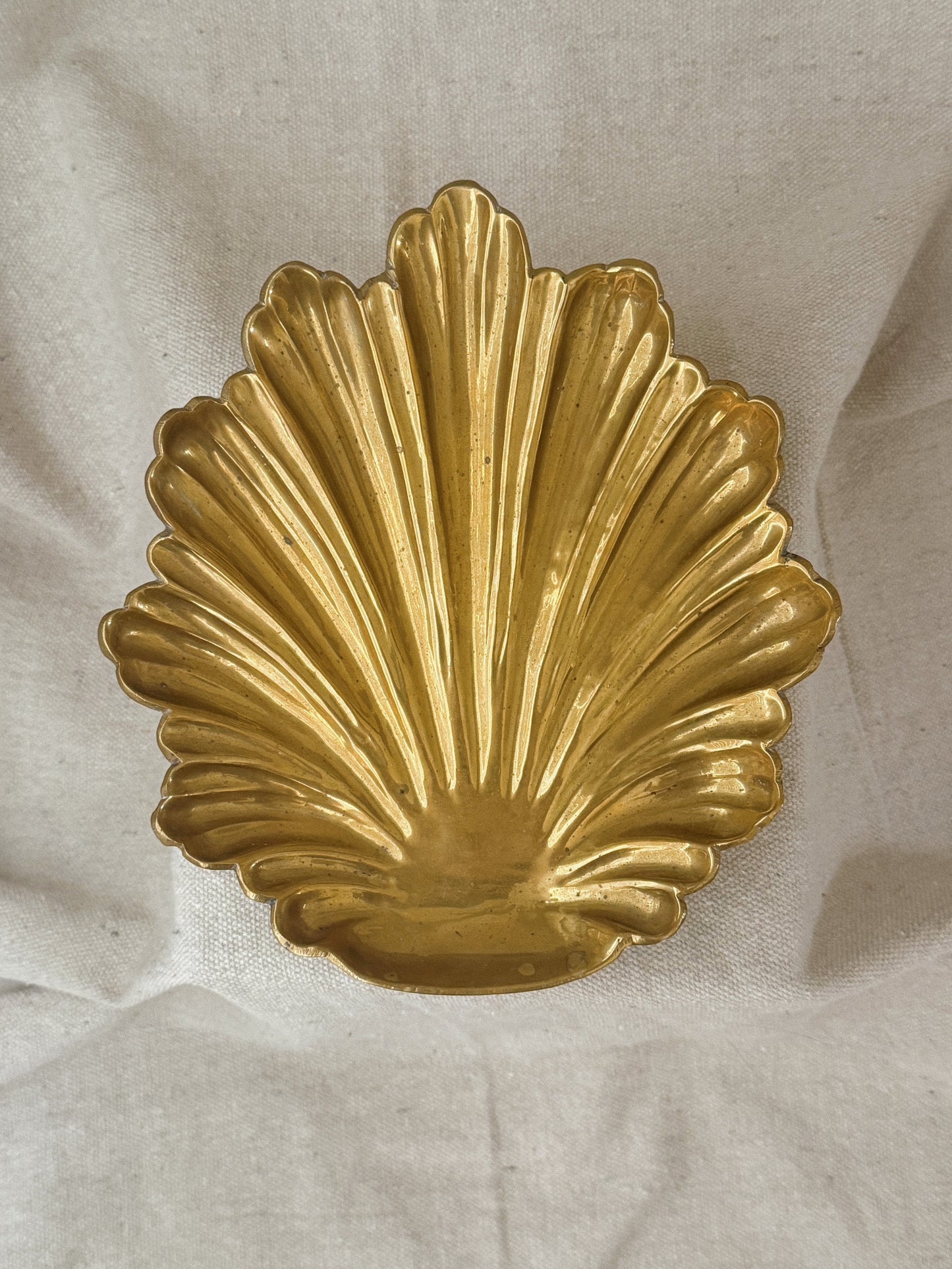1970s Italian Raymor Style
Handcrafted Solid Brass Seashell
Footed Dish Bowl Catchall