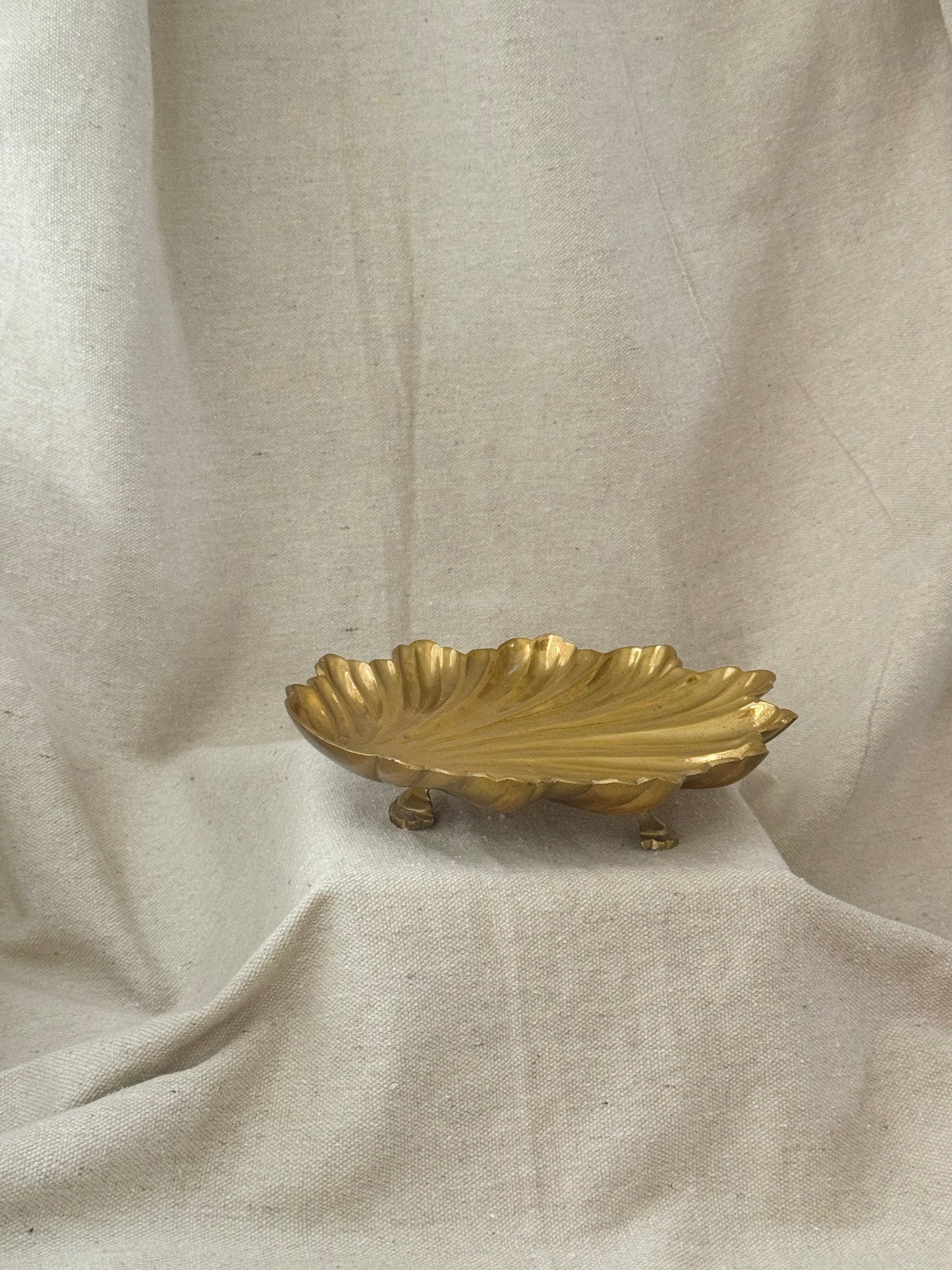 1970s Italian Raymor Style
Handcrafted Solid Brass Seashell
Footed Dish Bowl Catchall